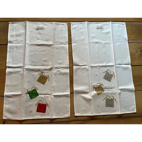 NWT! 2 Vintage Hand Painted Christmas Linen towel. Presents. J. Charles-Alpert - Picture 2 of 5